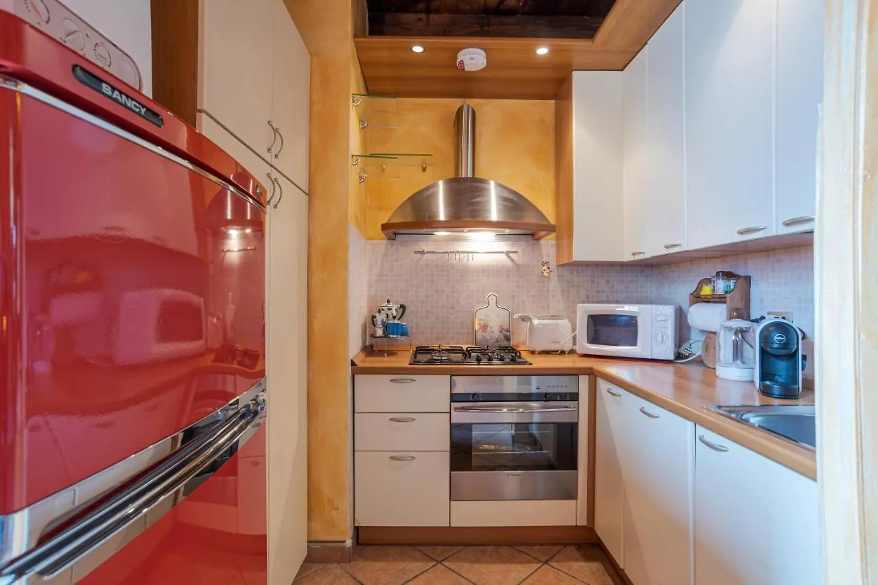 Bright Apartment In Nesso With Lake View!