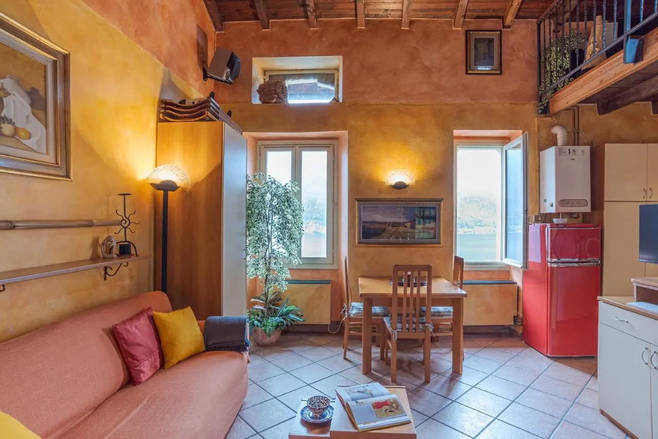 Bright Apartment In Nesso With Lake View!