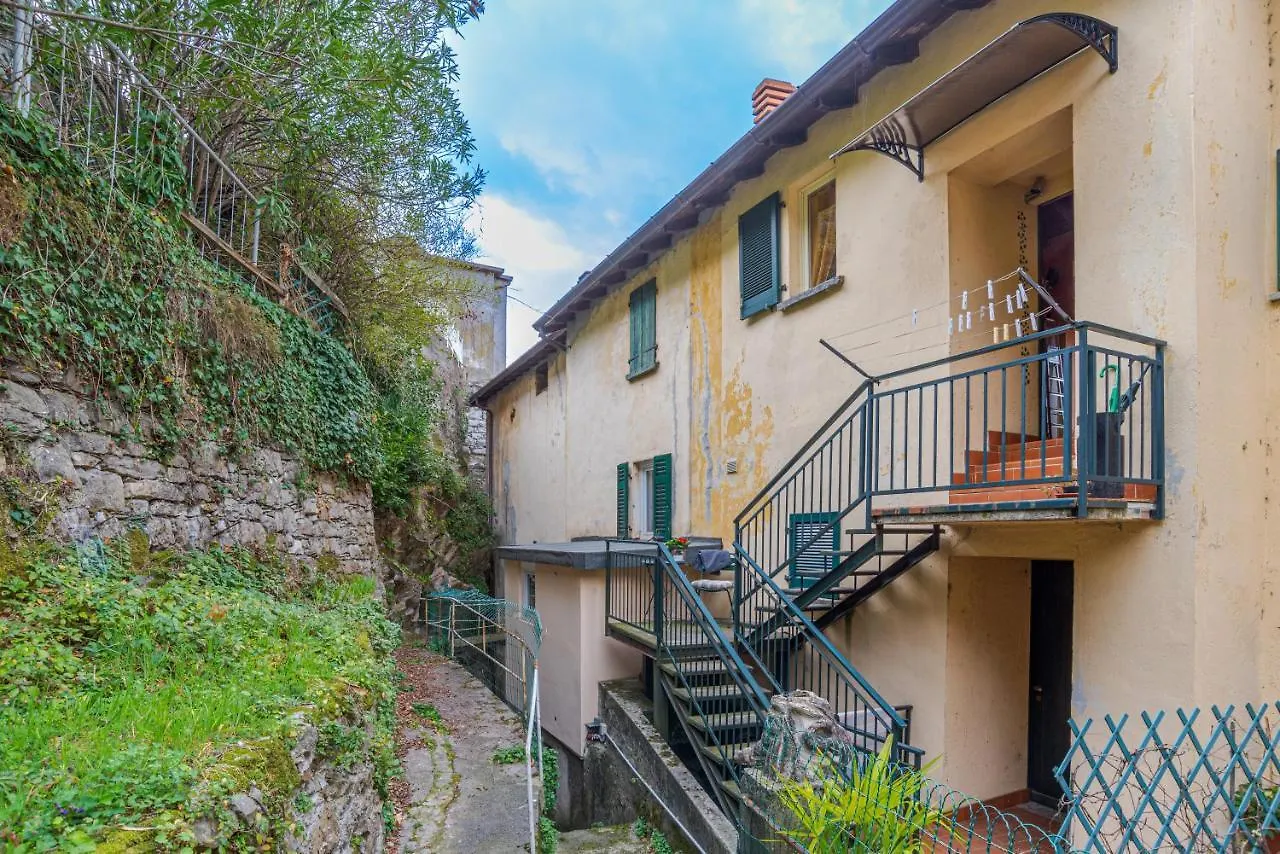 Bright Apartment In Nesso With Lake View!