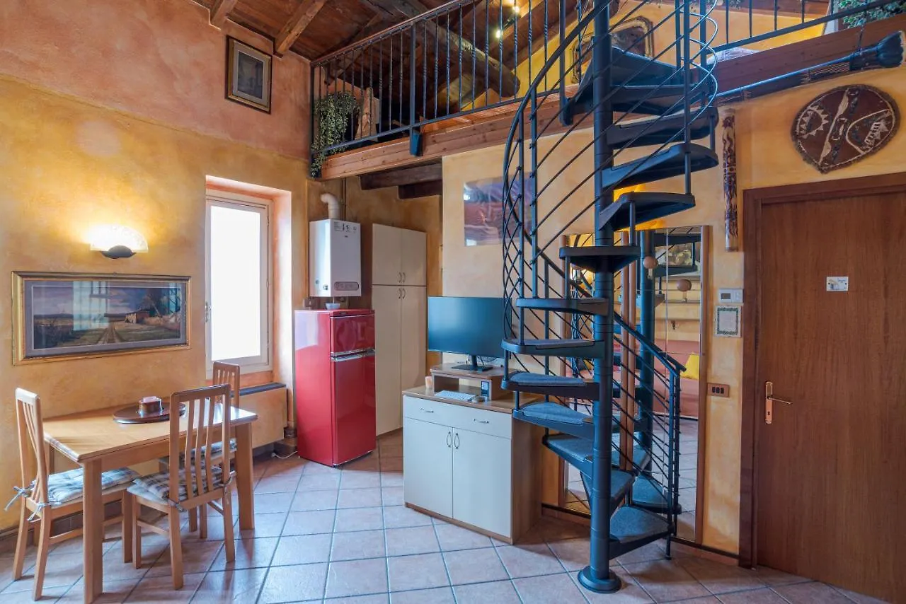 Bright Apartment In Nesso With Lake View!