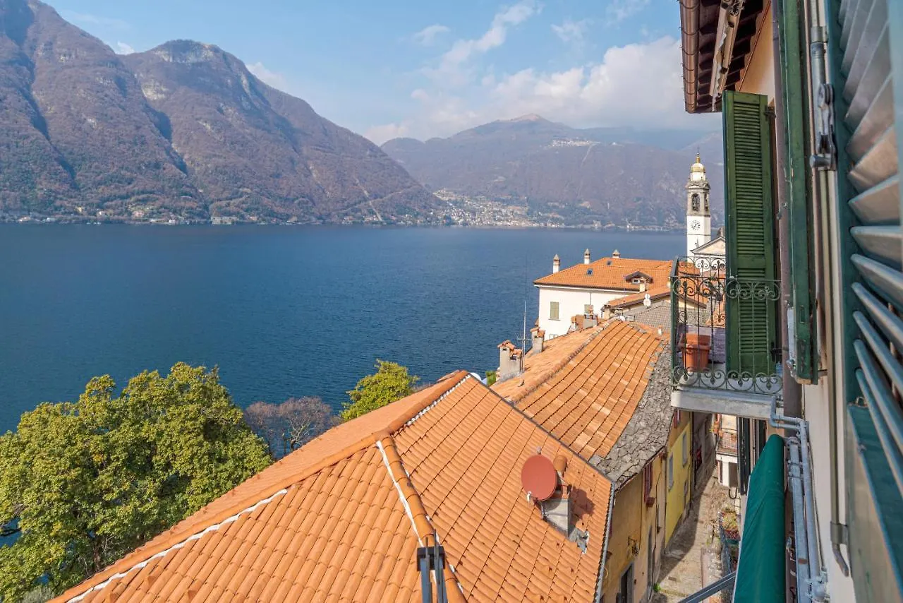 Bright Apartment In Nesso With Lake View!