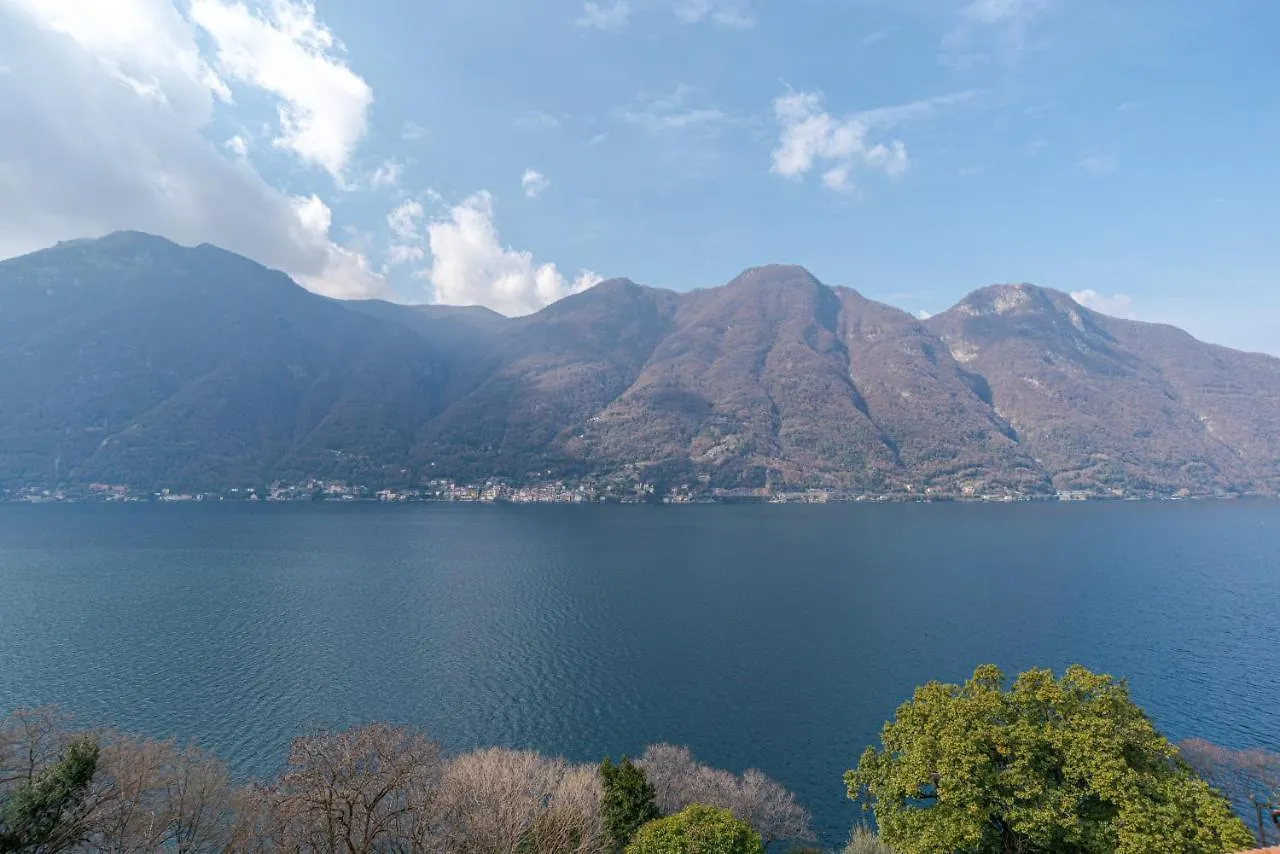 Bright Apartment In Nesso With Lake View!